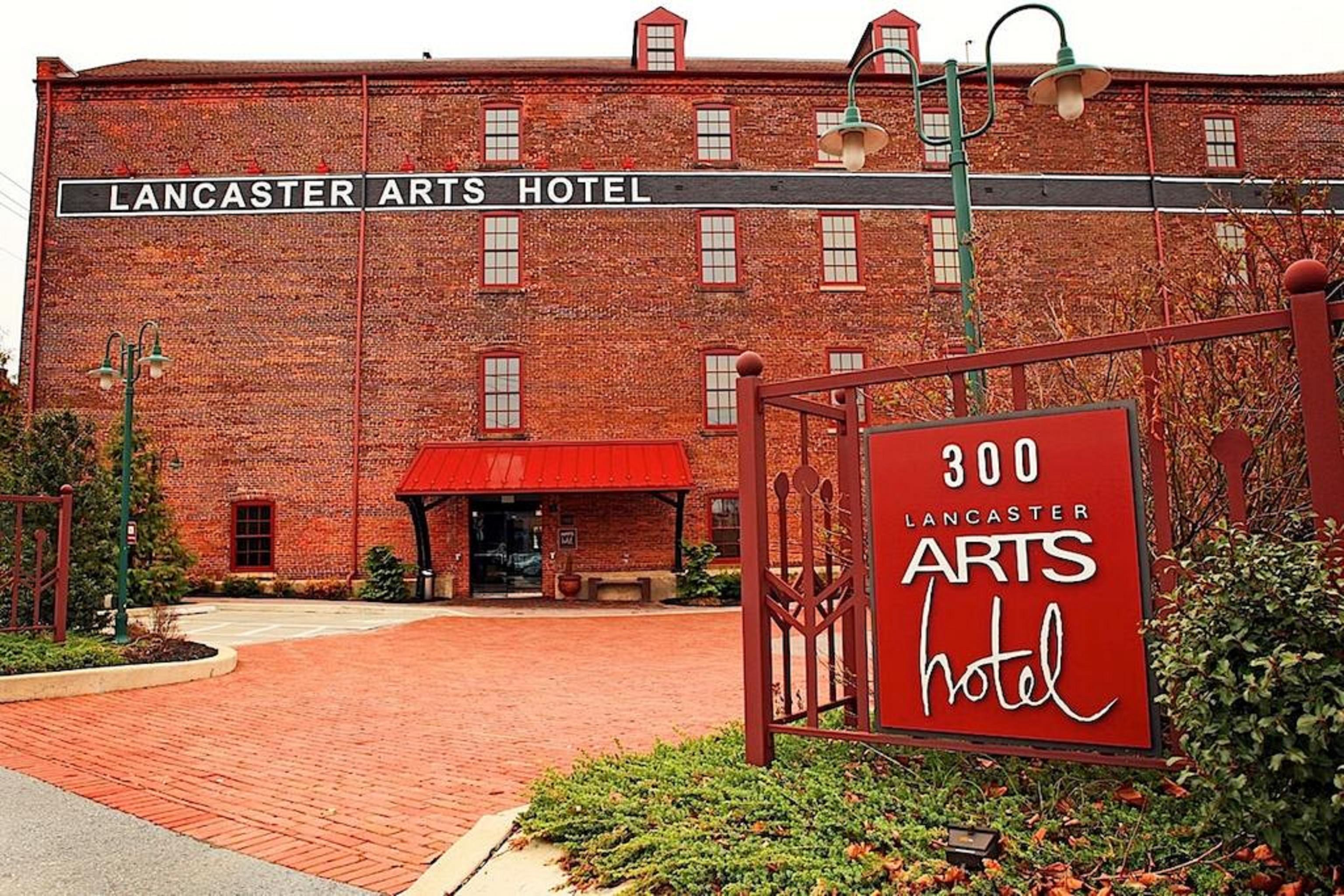 Lancaster Arts Hotel Екстериор снимка