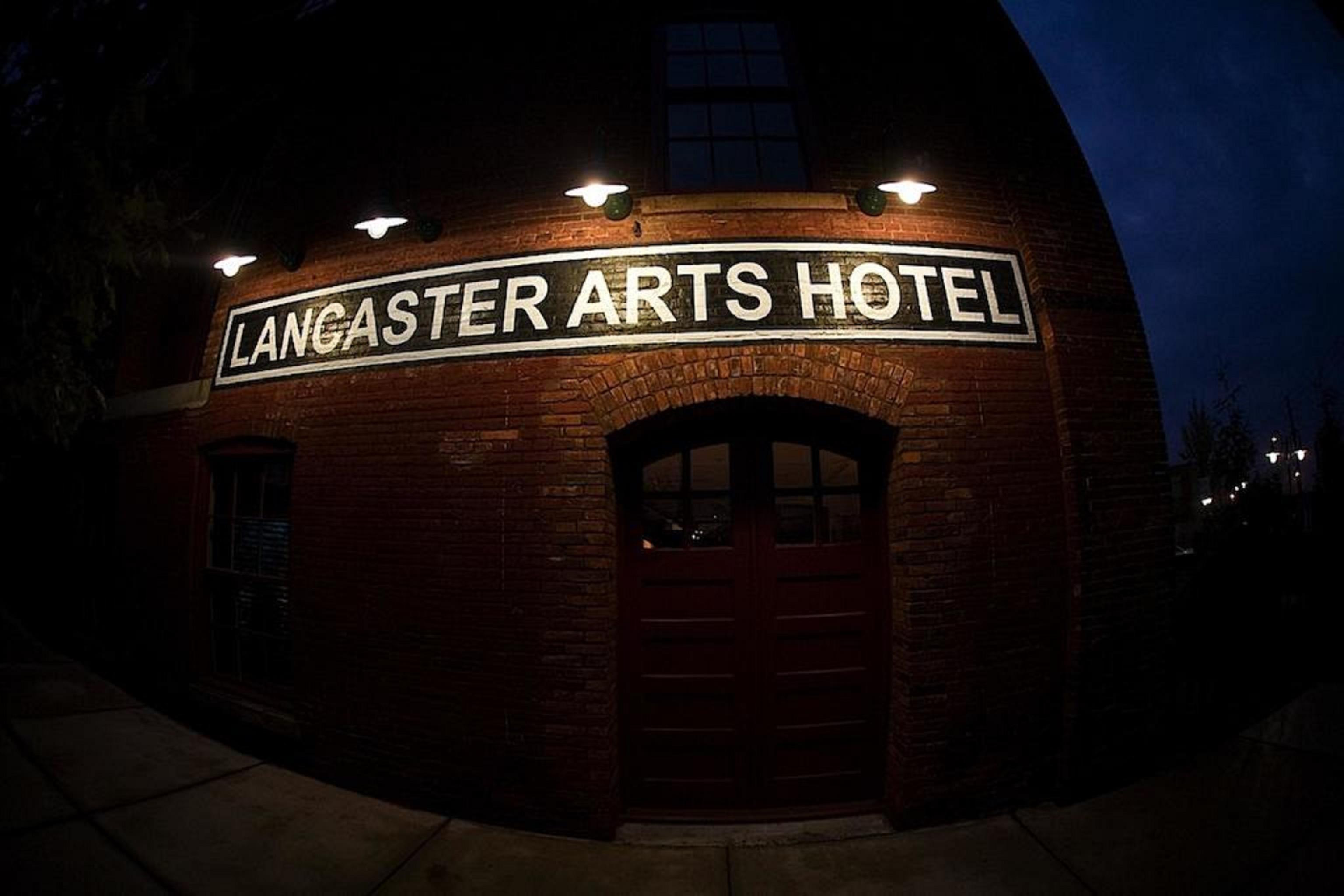 Lancaster Arts Hotel Екстериор снимка